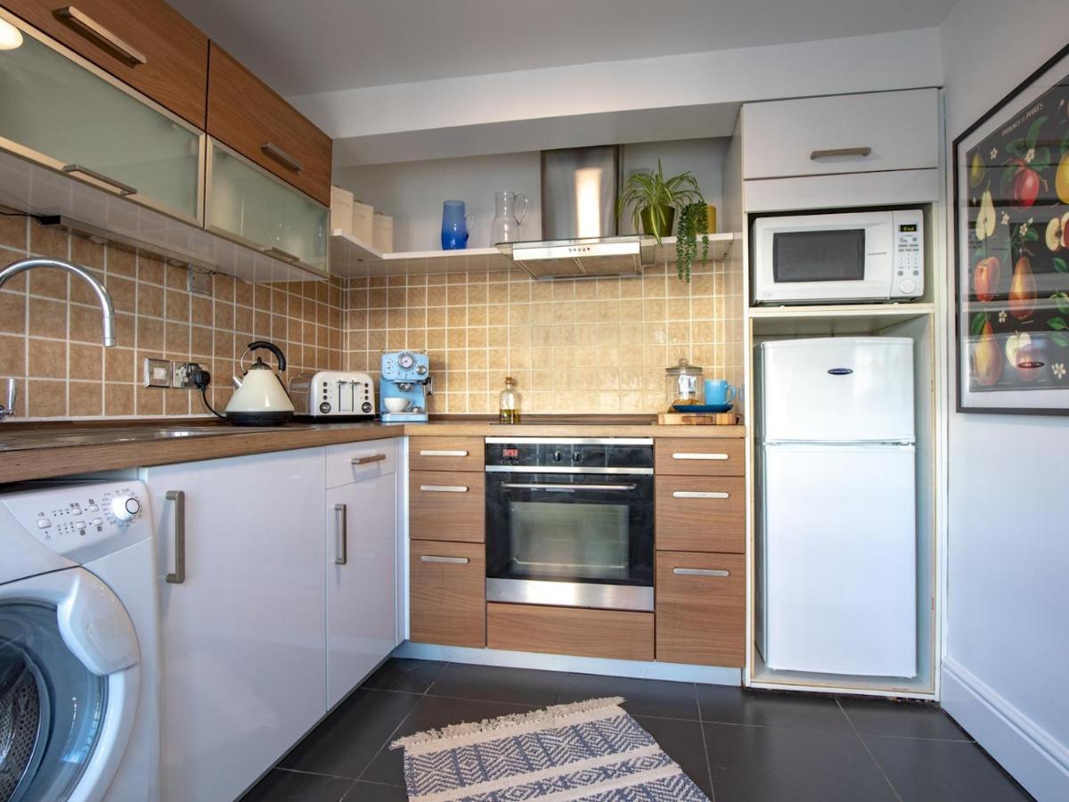 Pass The Keys Art Deco Inspired Apartment With Roof Top Views Шрусбери Экстерьер фото
